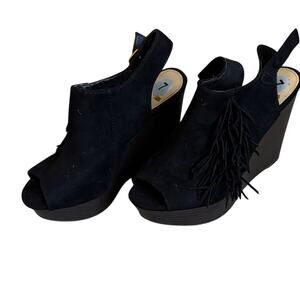 Report Peep-Toe Fringe Black Wedges - Size 7